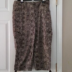Chico's  brown cream cargo capris with drawstring leg opening  Sz 6  NWOT